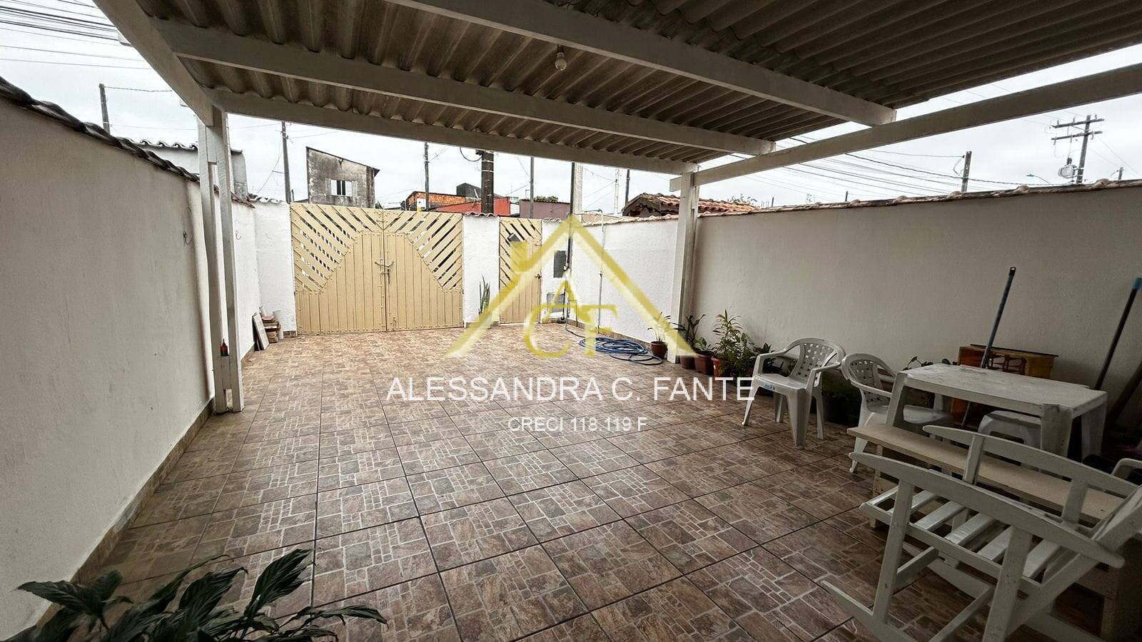 Casa à venda com 2 quartos, 135m² - Foto 2